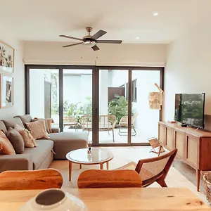 stylish-luxury-condo-in-the-heart-of-playa.tulum-hotels.net/
